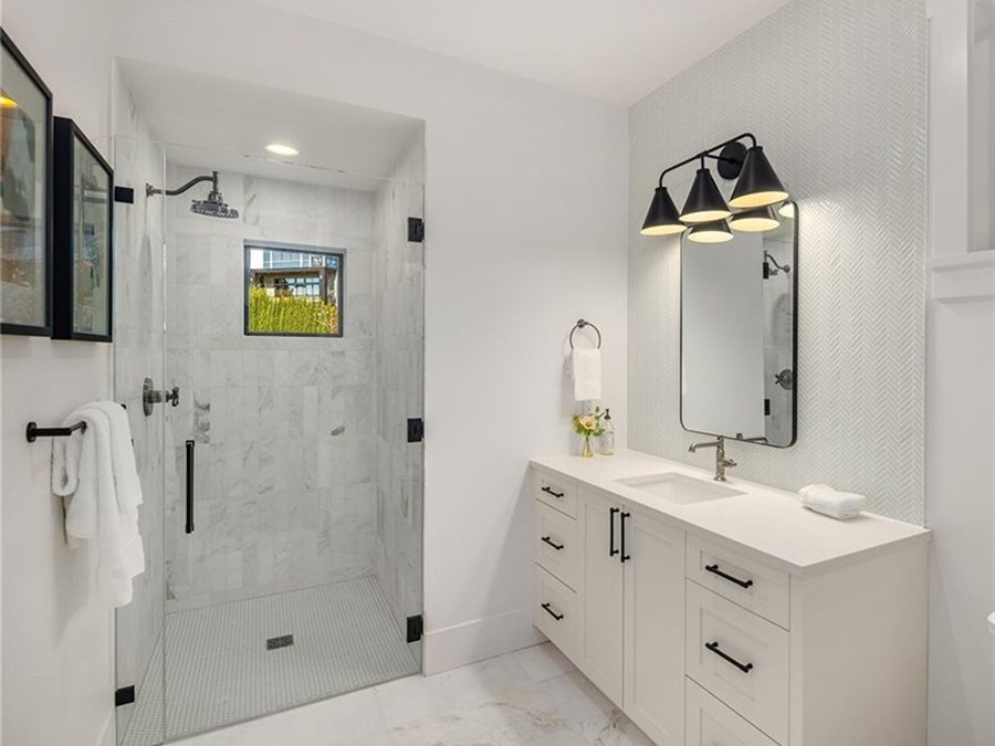 Painted shaker off-white vanity doors by Blue Mountain Design Bend Oregon
